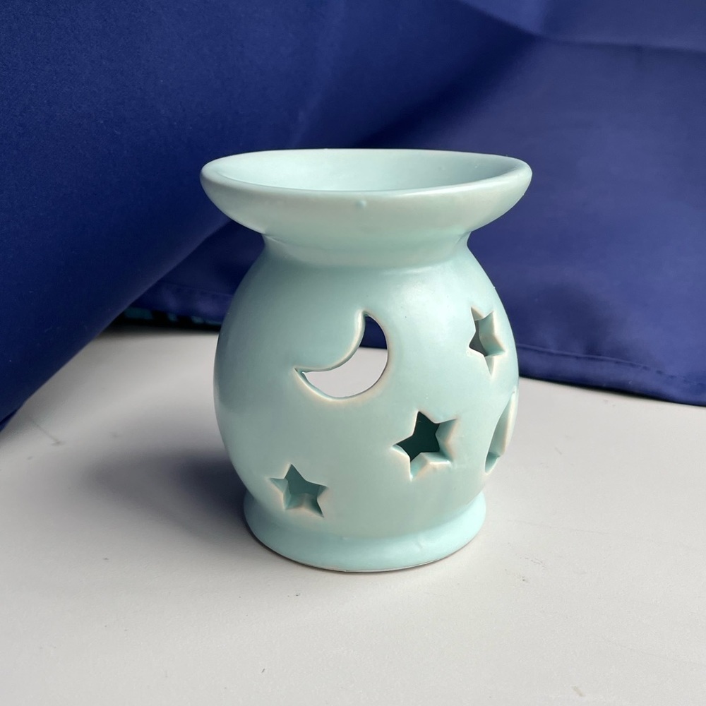 Baby blue wax melt holder with 1 pack of wax melts